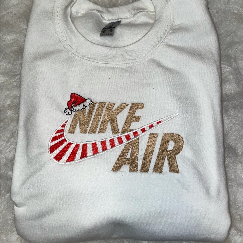 Embroidered crewneck